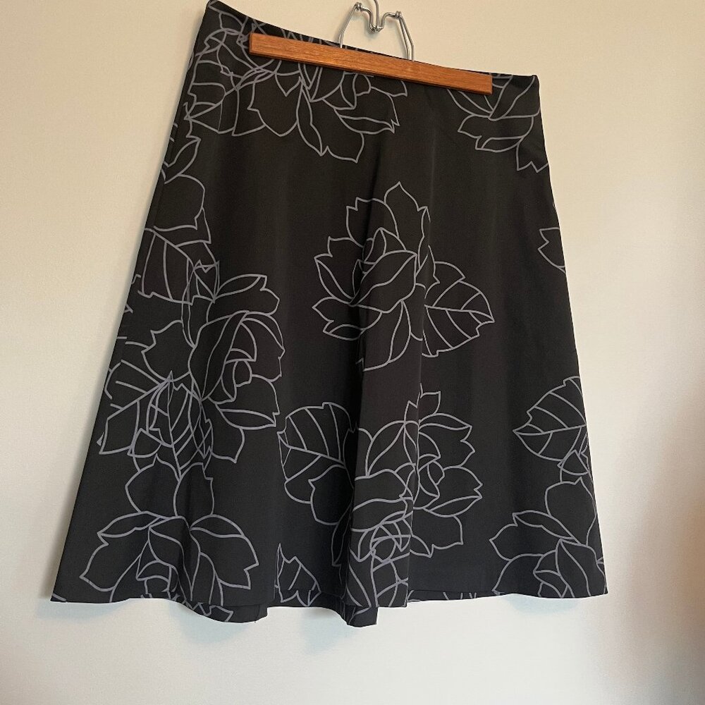 Jacob. Skirt. Black with White Floral Design. Size 5/6. Womens.